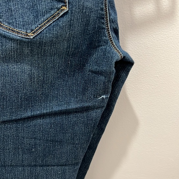 Guess Capris. W27. Good condition. - Picture 4 of 4